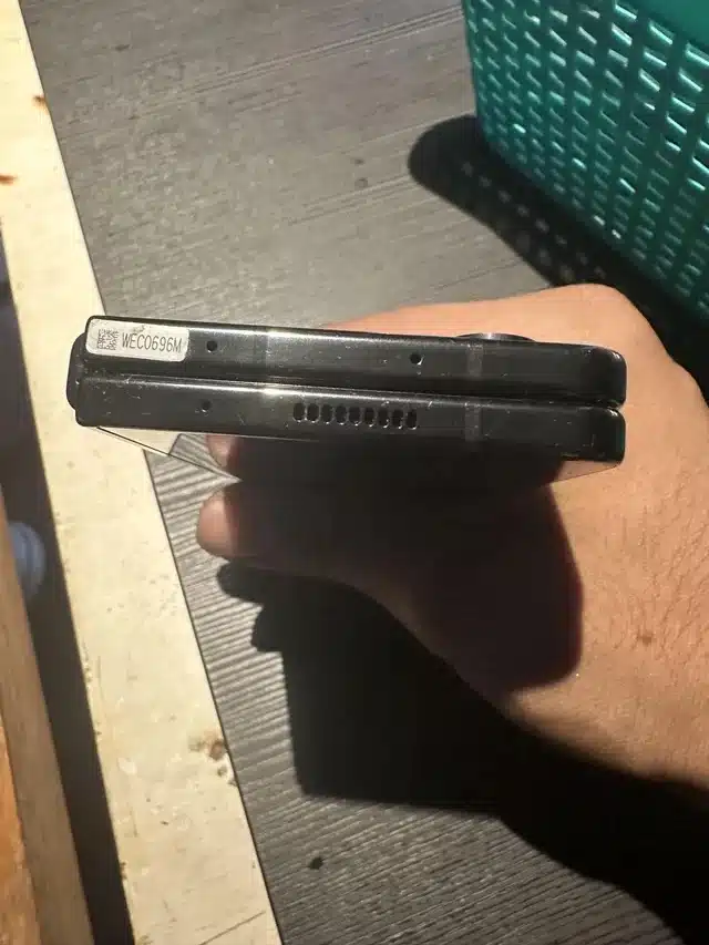 Появиха се нови “живи“ снимки на Samsung Galaxy Z Fold 5