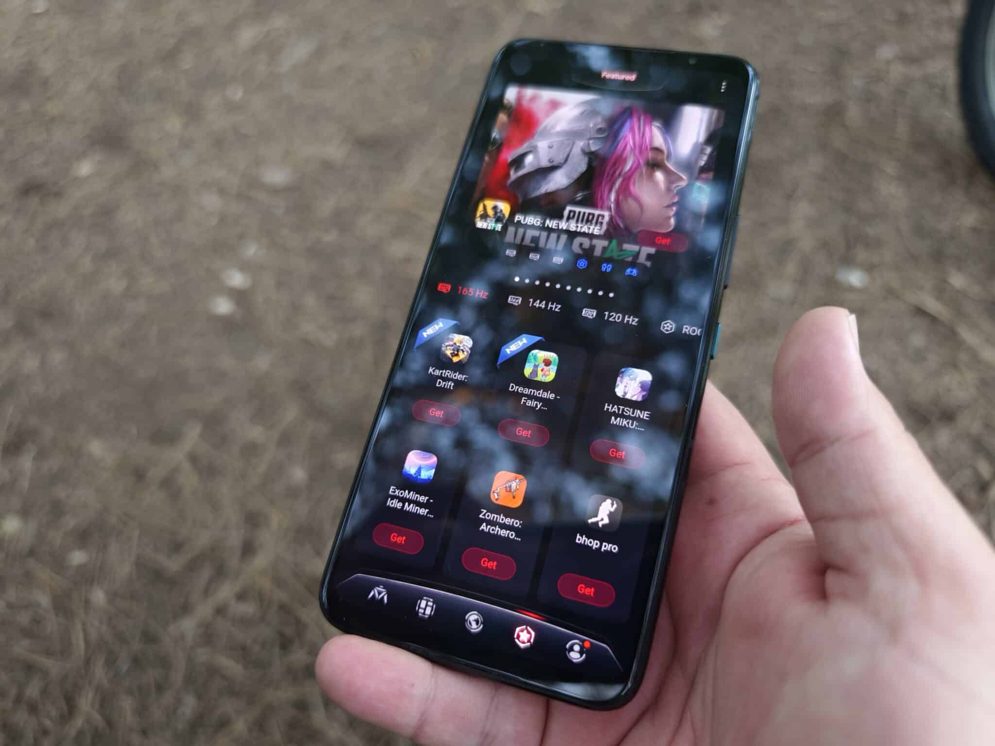 Asus ROG Phone 7 Ultimate – най-мощният смартфон за геймъри, който сме виждали