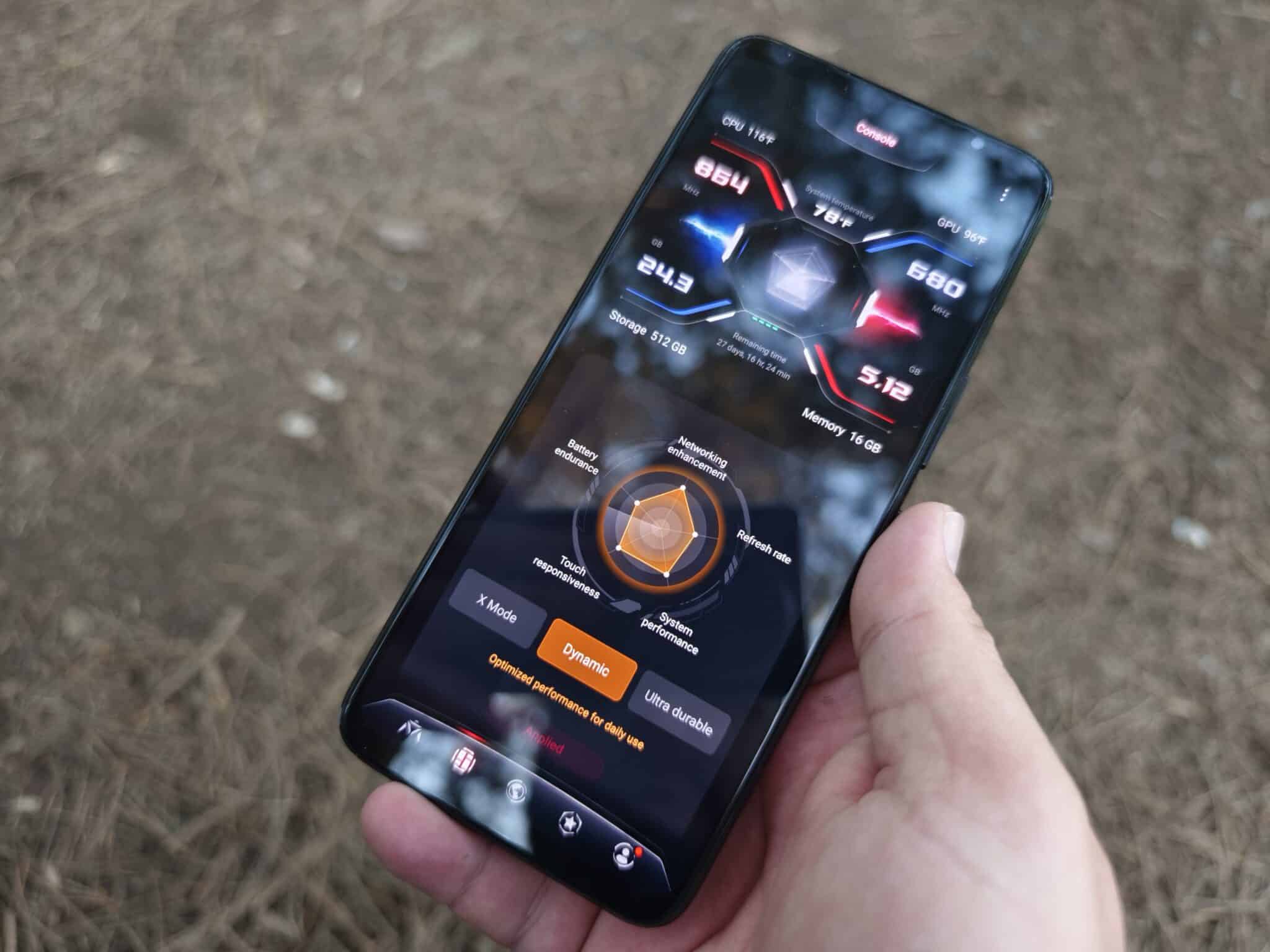 Asus ROG Phone 7 Ultimate – най-мощният смартфон за геймъри, който сме виждали