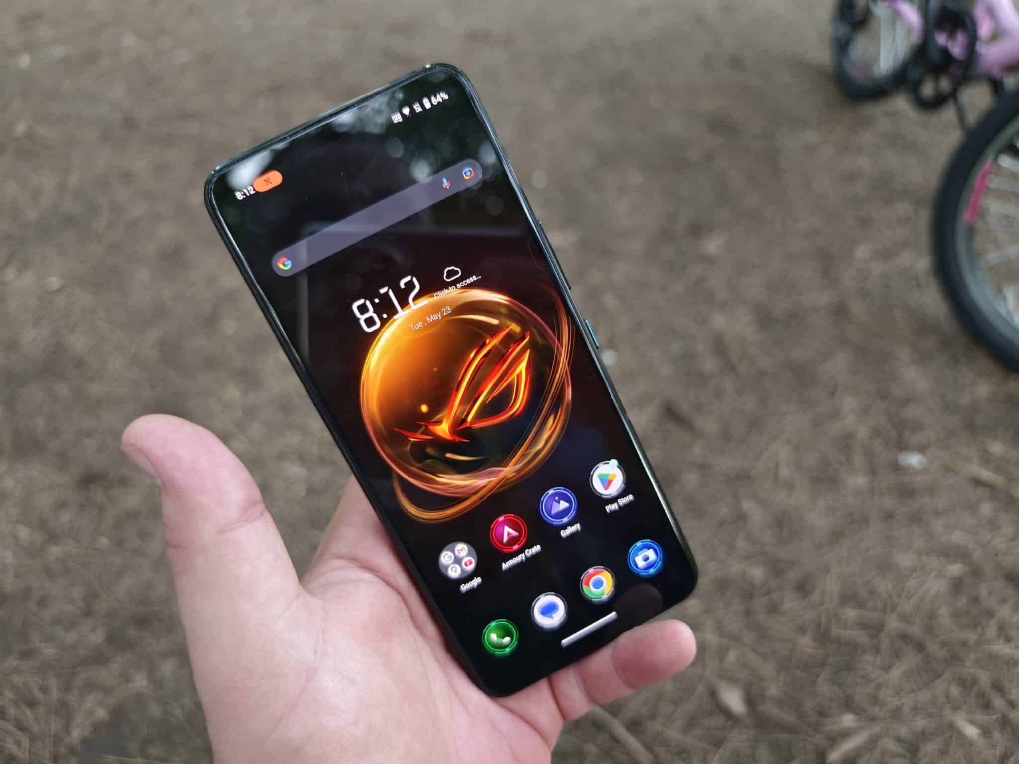 Asus ROG Phone 7 Ultimate – най-мощният смартфон за геймъри, който сме виждали