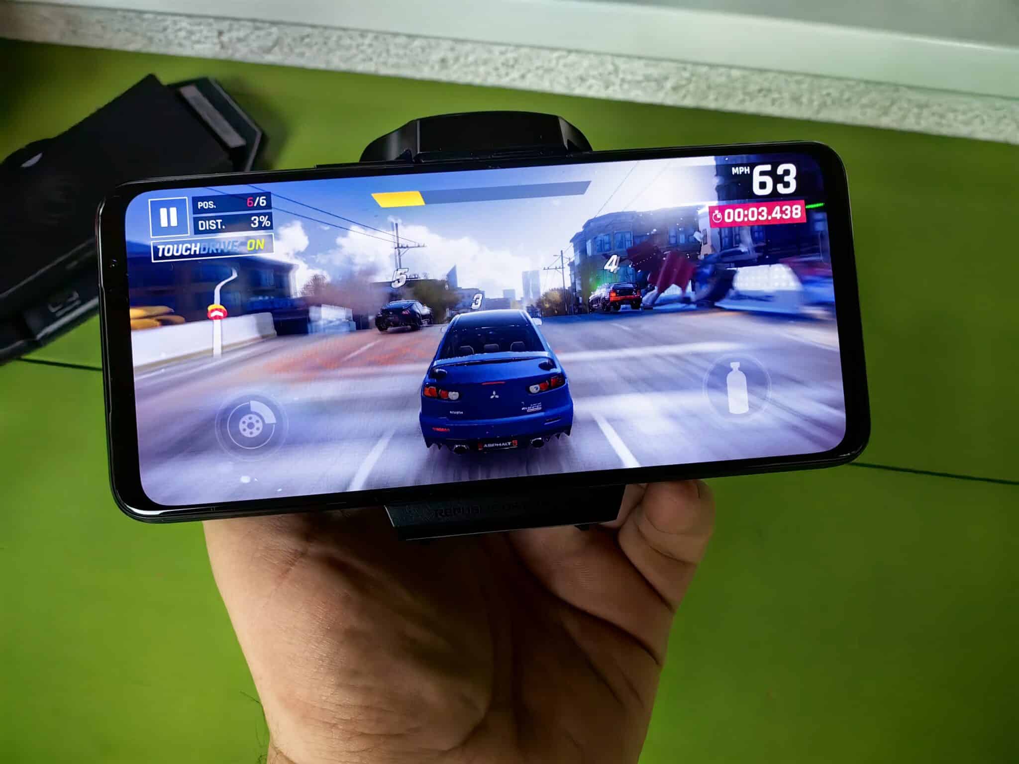 Asus ROG Phone 7 Ultimate – най-мощният смартфон за геймъри, който сме виждали