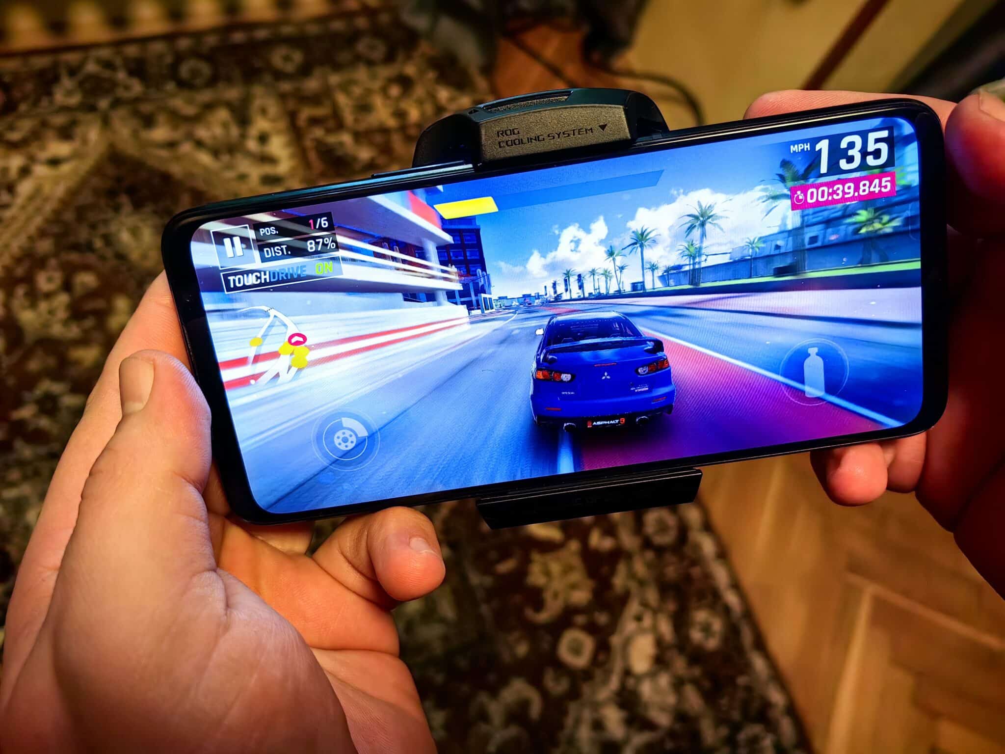 Asus ROG Phone 7 Ultimate – най-мощният смартфон за геймъри, който сме виждали