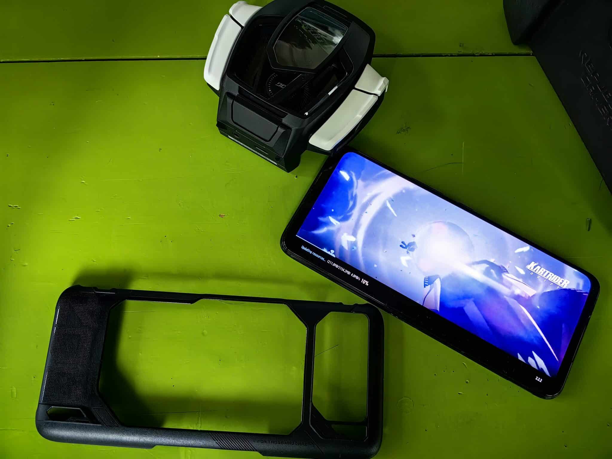 Asus ROG Phone 7 Ultimate – най-мощният смартфон за геймъри, който сме виждали
