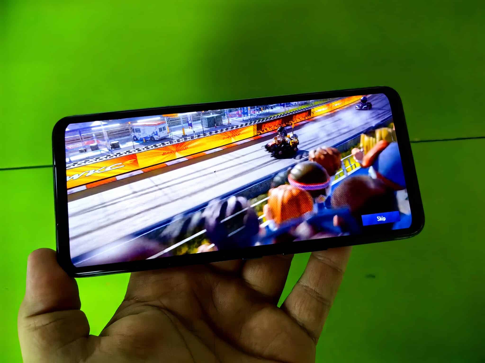 Asus ROG Phone 7 Ultimate – най-мощният смартфон за геймъри, който сме виждали
