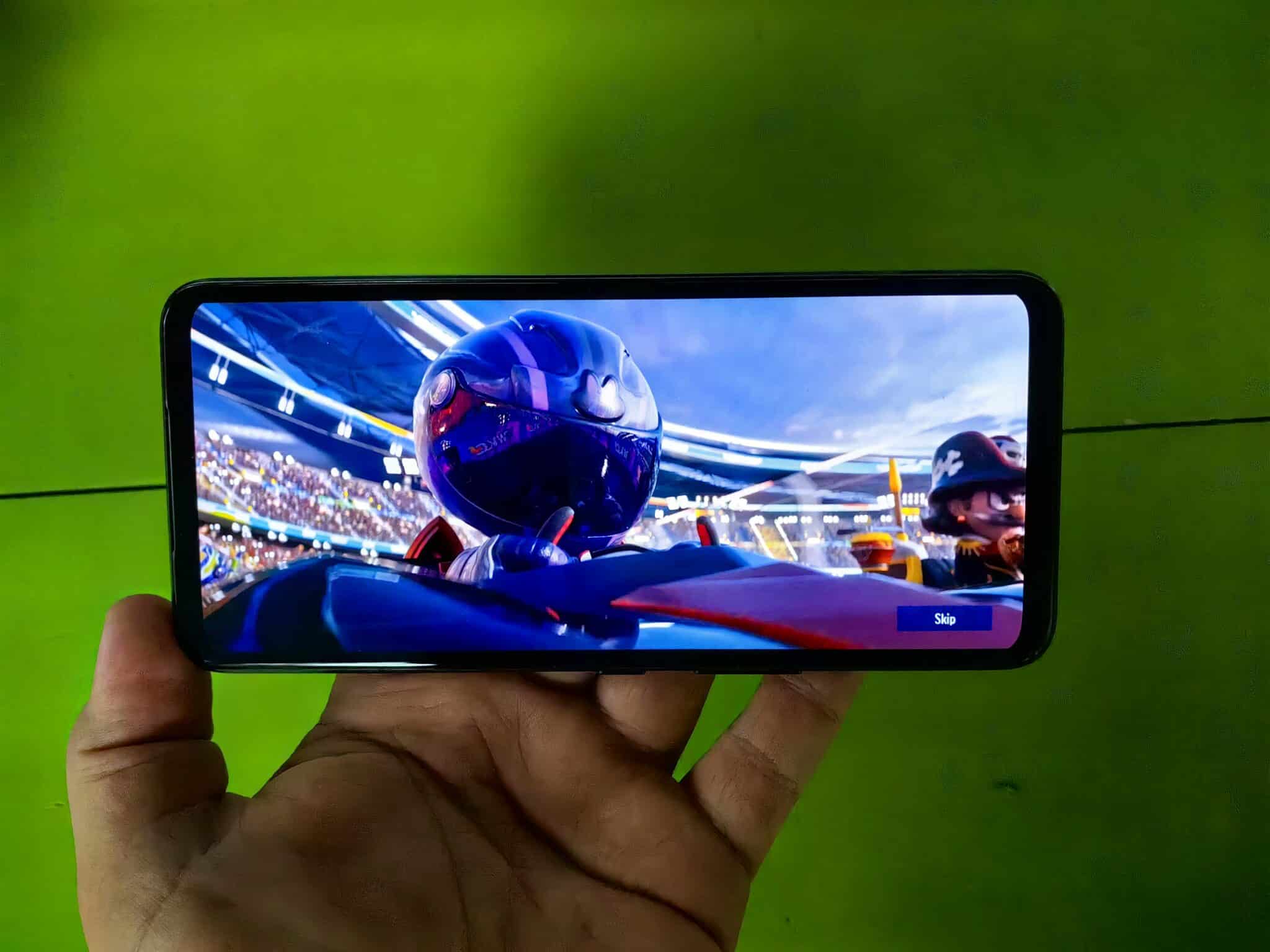Asus ROG Phone 7 Ultimate – най-мощният смартфон за геймъри, който сме виждали