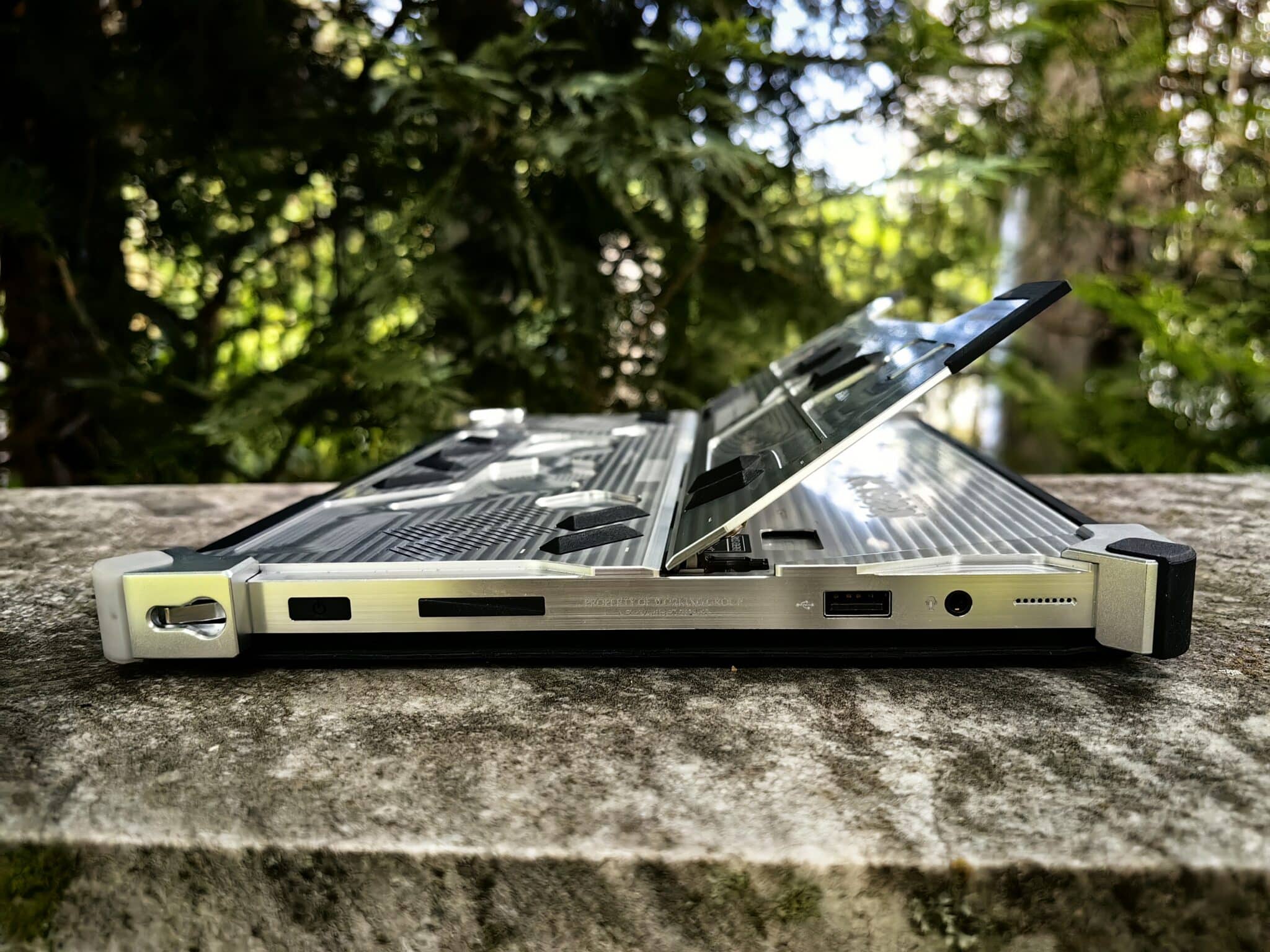 Asus ROG Flow Z13 ACRONYM – супер мощен геймърски лаптоп/таблет с уникална външност