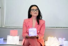 Иновативна сгъваема соларна лампа може да зарежда телефона ви Иновативна сгъваема соларна лампа може да зарежда телефона ви
