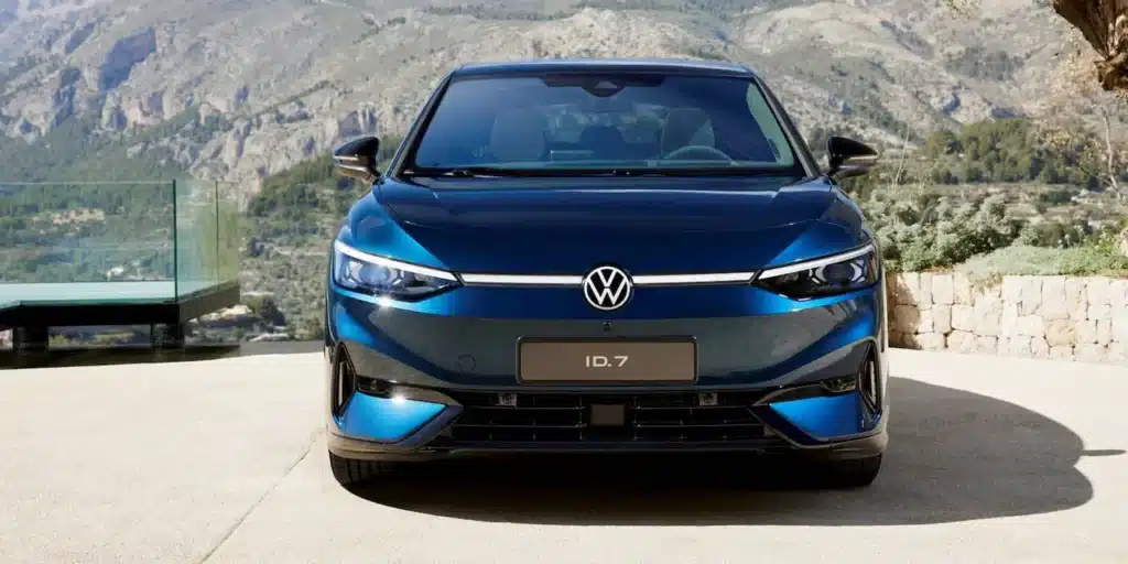 Volkswagen започна сглобяването на флагманския електрически седан ID.7