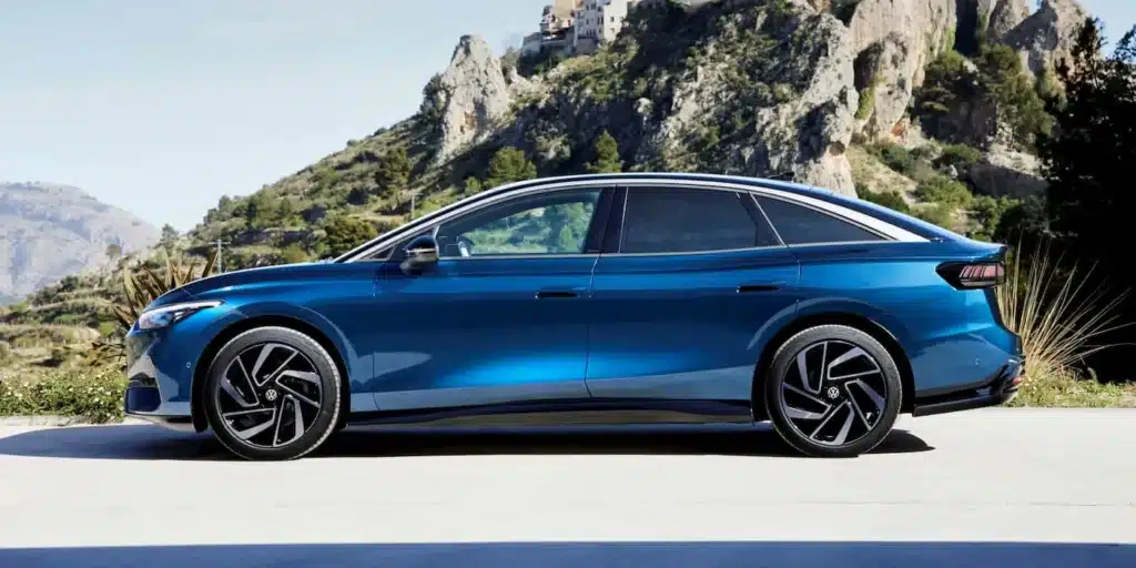 Volkswagen започна сглобяването на флагманския електрически седан ID.7