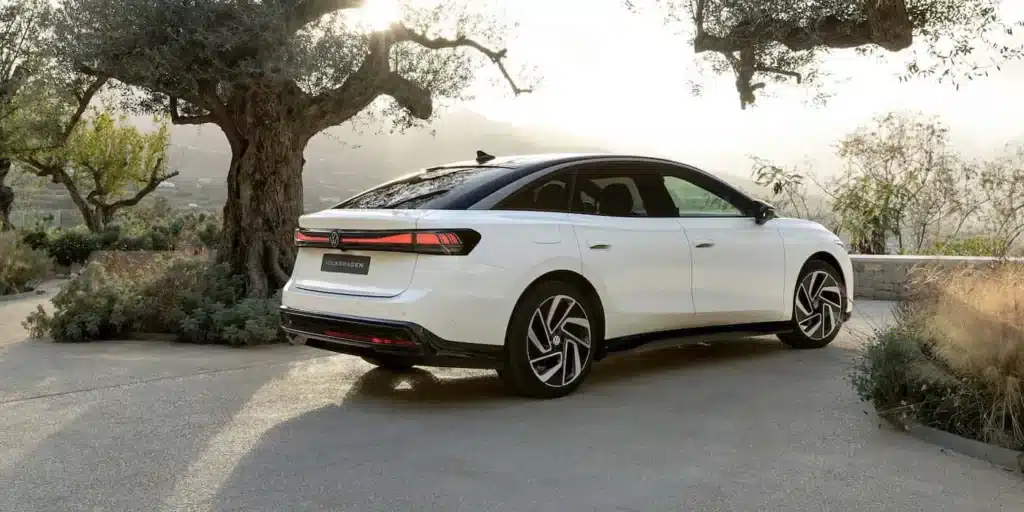 Volkswagen започна сглобяването на флагманския електрически седан ID.7