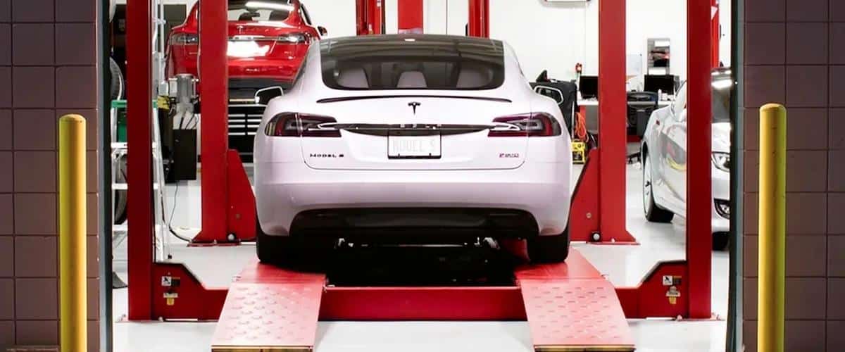 Tesla въвежда още една иновация в автомобилната индустрия – ще щампова наведнъж цялата долна част на купето