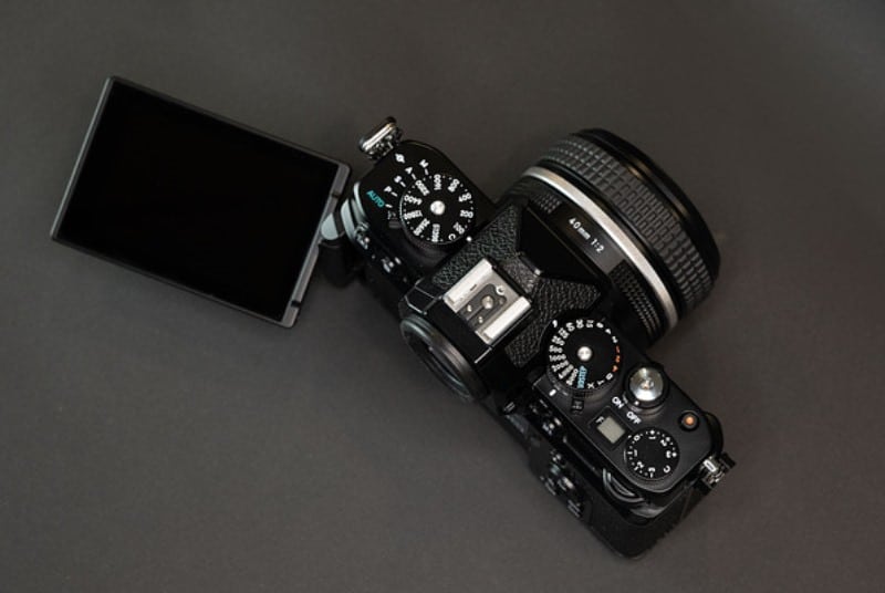 Представен е Nikon Zf – пълнокадров безогледален фотоапарат в ретро стил