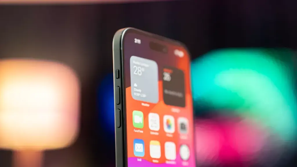 Apple най-накрая призна за проблема с прегряването на iPhone 15 Pro, който iOS 17.0.3 уж ще реши