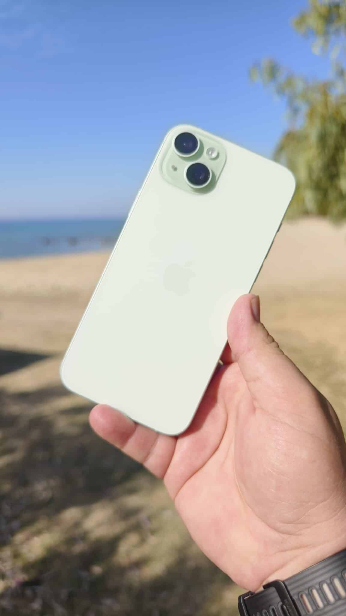 Apple iPhone 15 Plus: Голям екран и рекордно дълъг живот на батерията