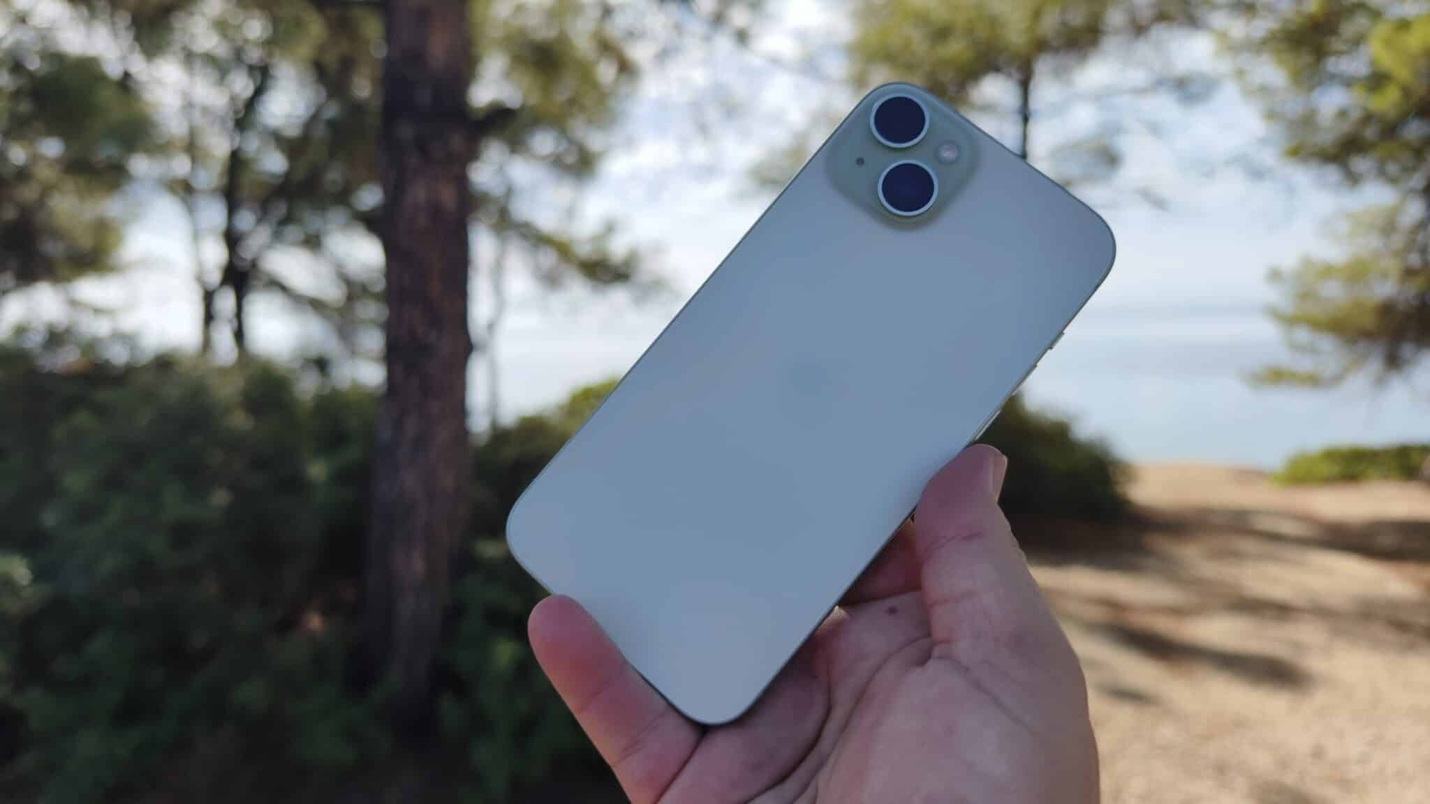 Apple iPhone 15 Plus: Голям екран и рекордно дълъг живот на батерията
