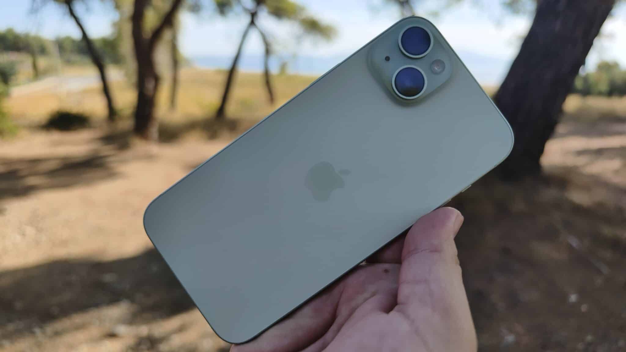 Apple iPhone 15 Plus: Голям екран и рекордно дълъг живот на батерията