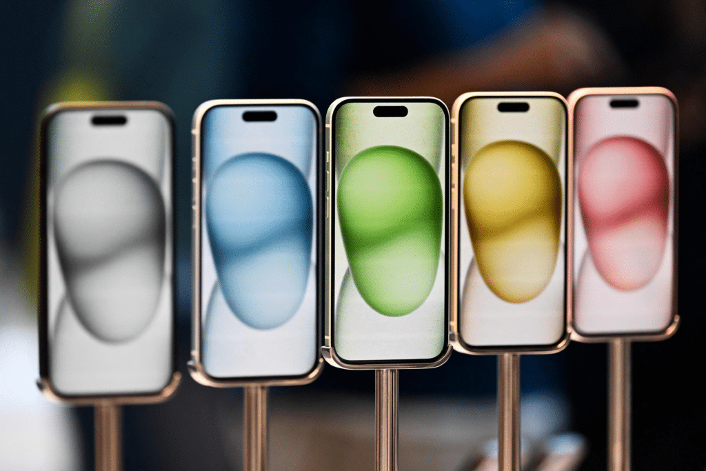 Интересът към iPhone 15 спада по-бързо от този към предшествениците му