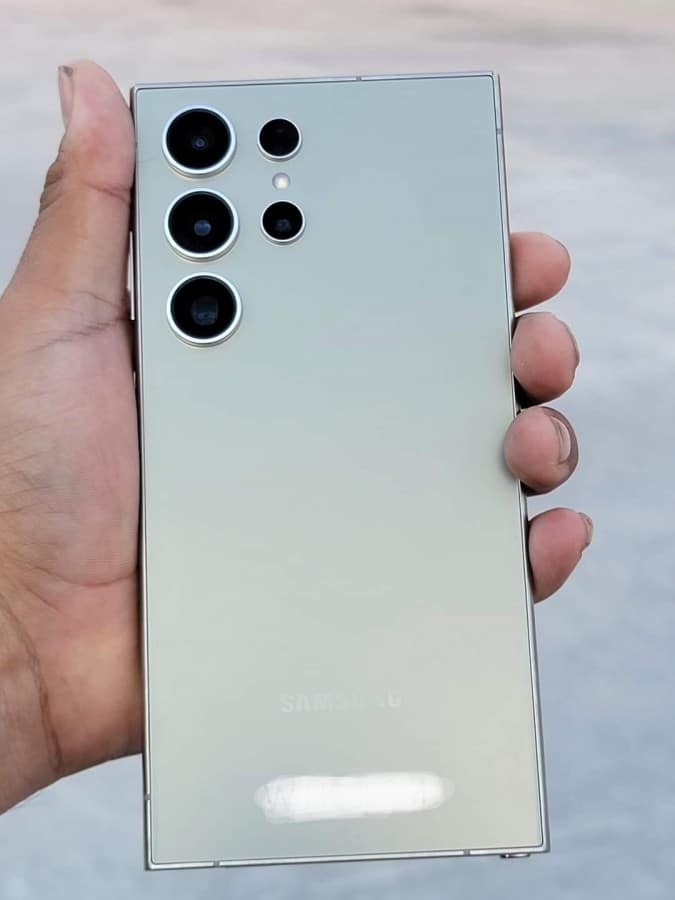 Samsung Galaxy S24 бе показан в снимки на живо с познат дизайн