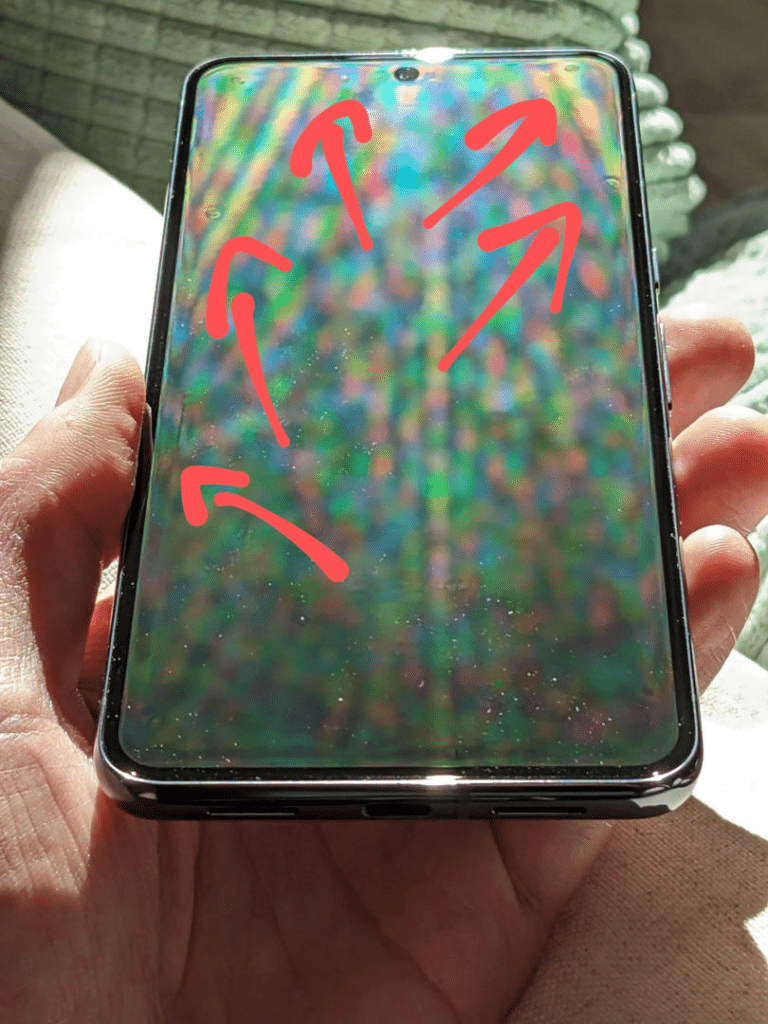 Дисплеите на Pixel 8 Pro започнаха да се покриват с издутини – Google увери, че всичко е наред