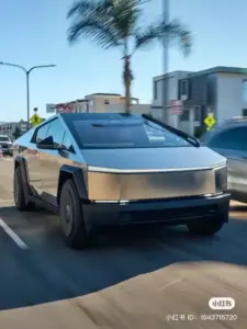 Експерти показаха салона и интерфейса на бордовия компютър на Tesla Cybertruck