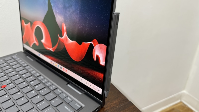 Lenovo представи ултратънките и леки лаптопи ThinkPad X1 Carbon и X1 2-в-1 с чипове Intel Core Ultra