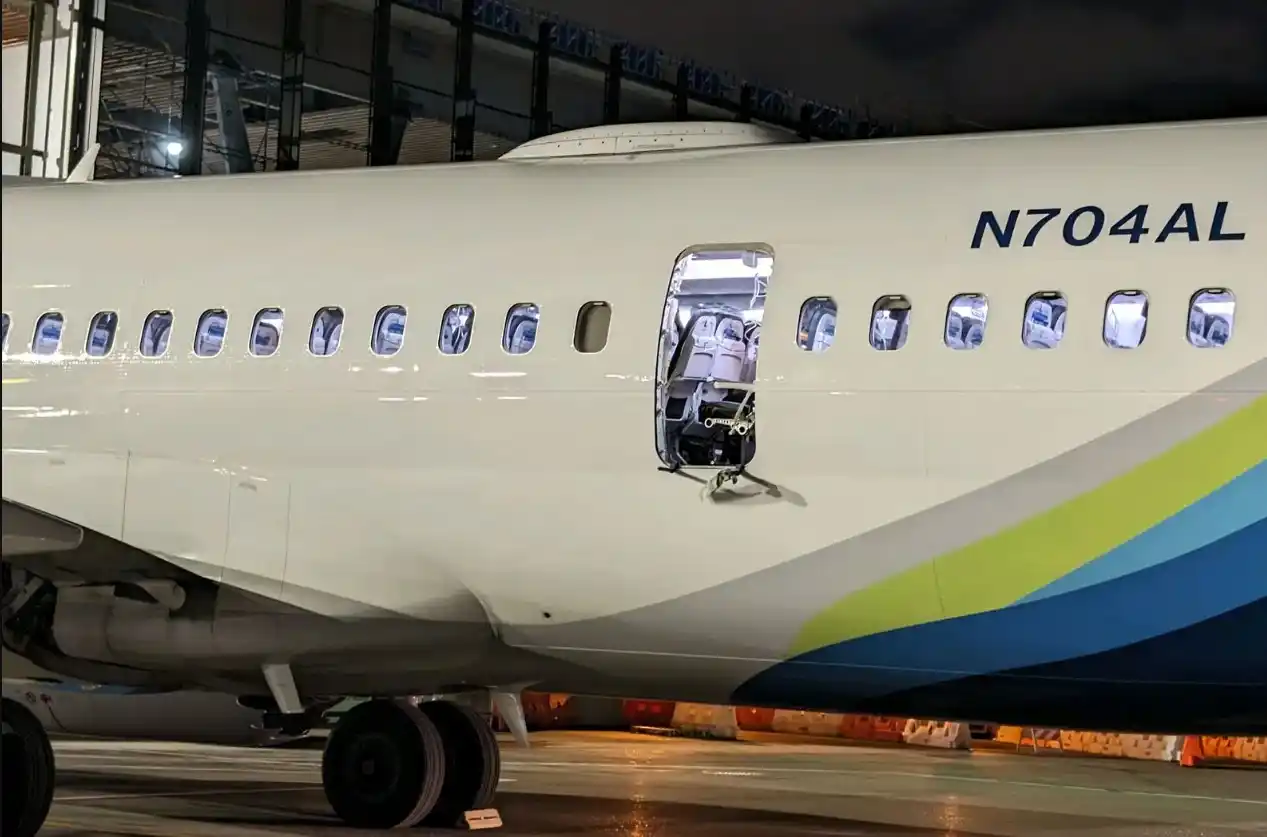 Отново? Инженерите на United Airlines откриха разхлабени болтове в гнездата на вратите по време на инспекция на самолет Boeing 737 Max 9