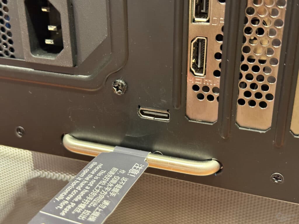 Lenovo представи външна док-станция за свързване на настолни видеокарти към лаптопи