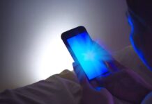 Ето как да ограничите синята светлина, излъчвана от вашия смартфон