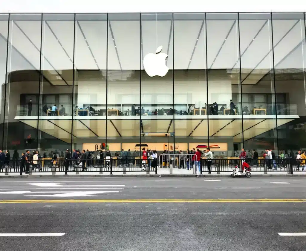 Анализ: iPhone 16 няма да донесе големи промени в дизайна