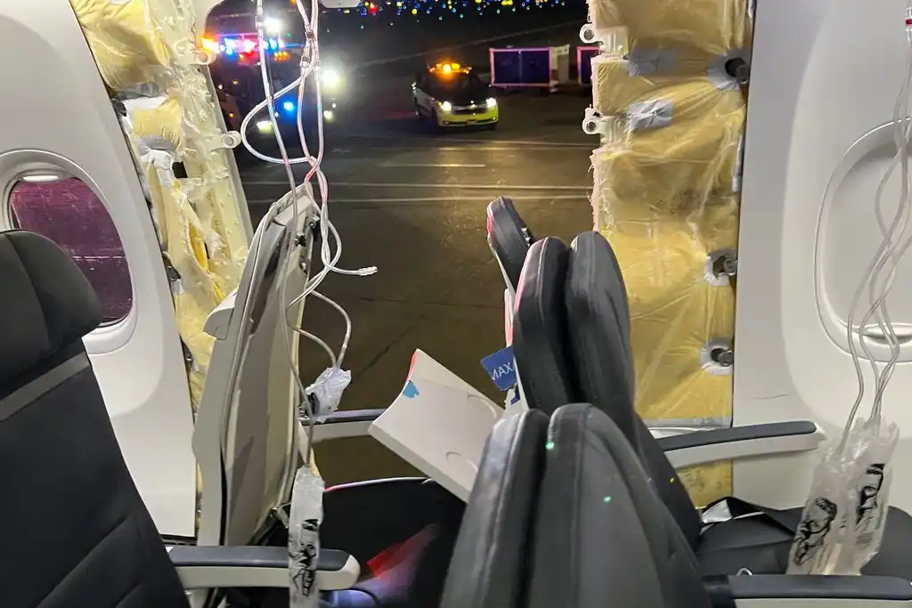 Отново? Инженерите на United Airlines откриха разхлабени болтове в гнездата на вратите по време на инспекция на самолет Boeing 737 Max 9
