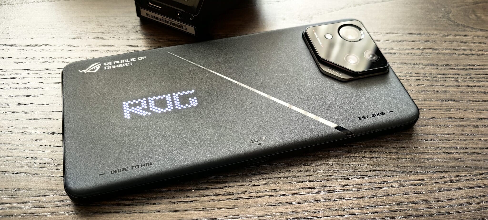 Asus ROG Phone 8 Pro – мощен и стилен геймърски смартфон