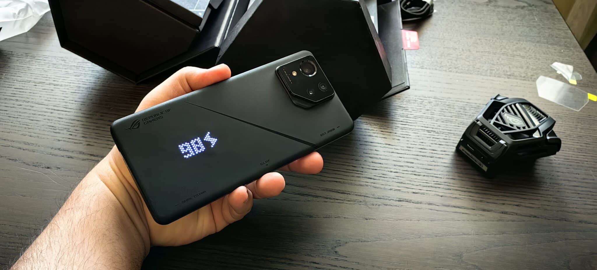 Asus ROG Phone 8 Pro – мощен и стилен геймърски смартфон