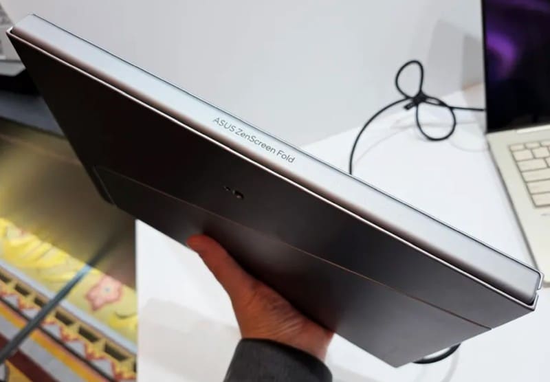ASUS представи 17,3-инчов ZenScreen Fold: преносим OLED монитор, който се сгъва наполовина
