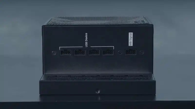 Lian Li представи 1300W L-образното захранване Edge