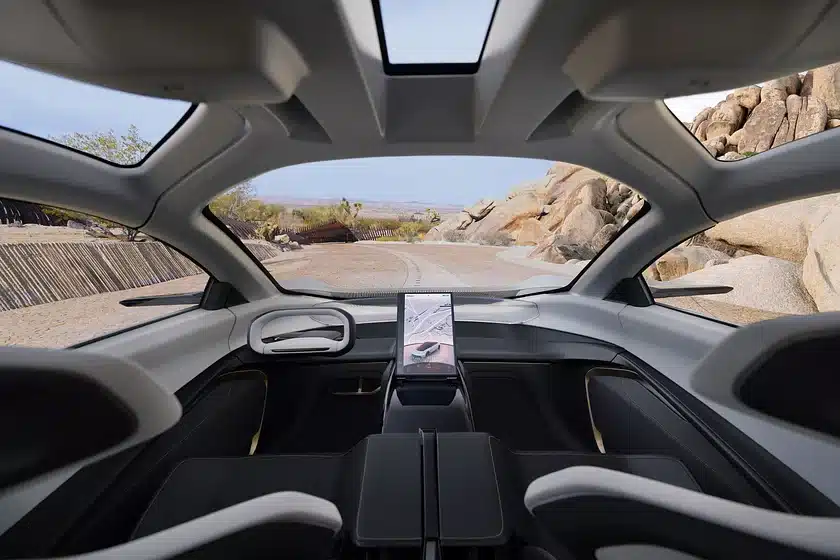 Chrysler Halcyon достига равнище на автономност 4 и се зарежда безконтактно, от самия път