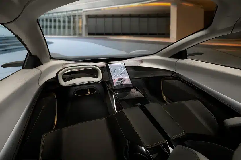 Chrysler Halcyon достига равнище на автономност 4 и се зарежда безконтактно, от самия път