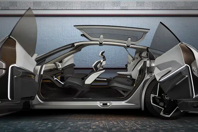 Chrysler Halcyon достига равнище на автономност 4 и се зарежда безконтактно, от самия път