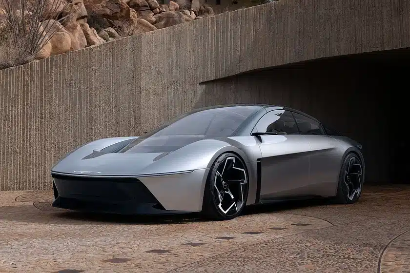 Chrysler Halcyon достига равнище на автономност 4 и се зарежда безконтактно, от самия път