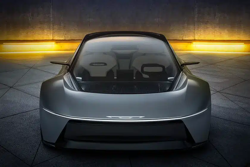 Chrysler Halcyon достига равнище на автономност 4 и се зарежда безконтактно, от самия път
