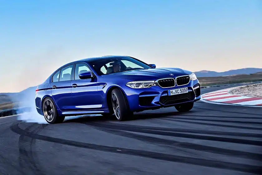 Какво най-новата M5-ица може да научи от „вечната и святата“ E39 M5-ица?