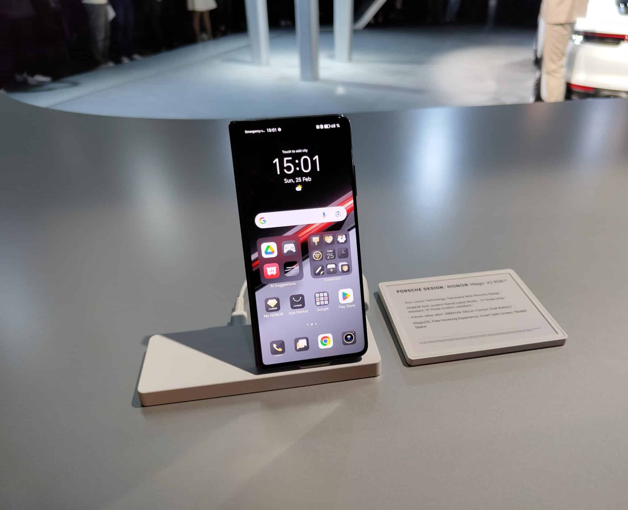 Honor представи глобалната версия на сгъваемия смартфон Magic V2 RSR Porsche Design на цена от €2699