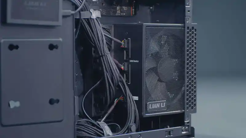 Lian Li представи 1300W L-образното захранване Edge