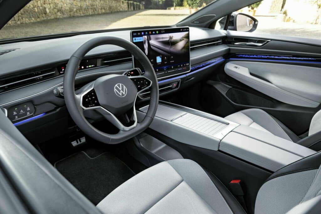 Volkswagen представи електрическото комби ID.7 Tourer с пробег до 685 км и ChatGPT