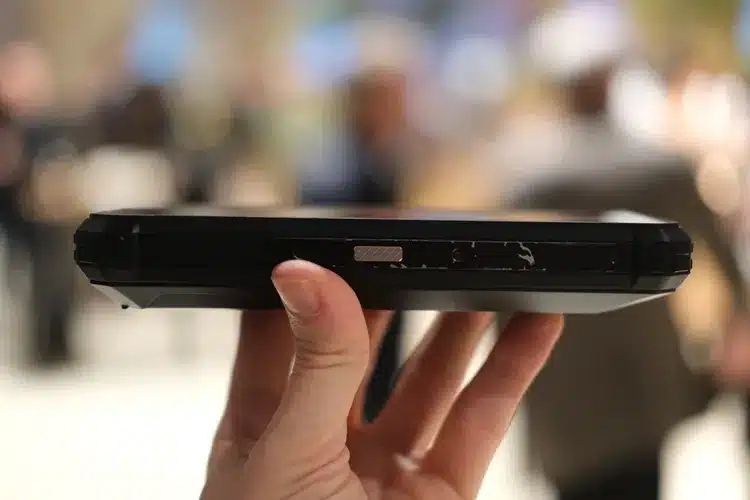 На MWC беше представен смартфонът с най-голямата батерия в света