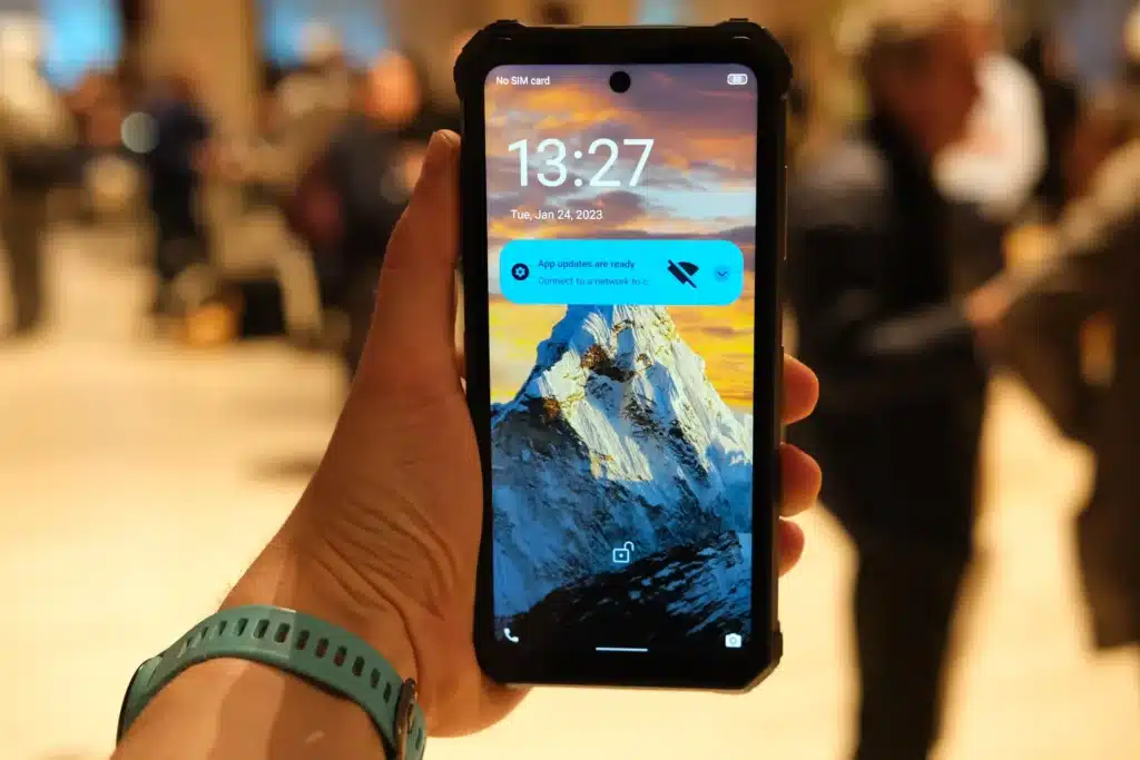 На MWC беше представен смартфонът с най-голямата батерия в света
