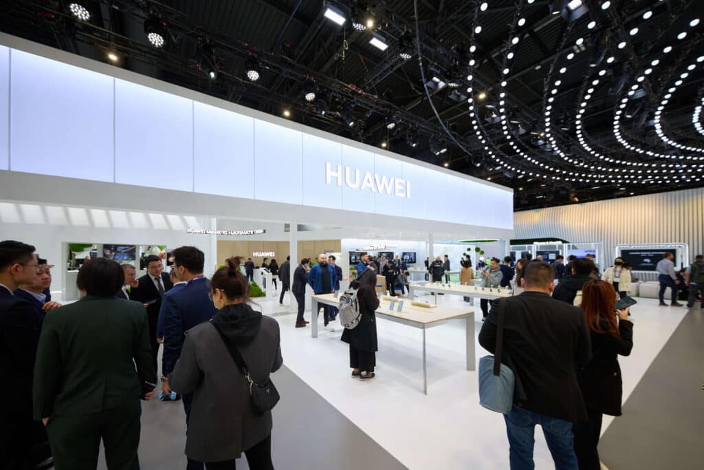 Huawei демонстрира водещи технологии и модна продуктова гама от висок клас на MWC 2024