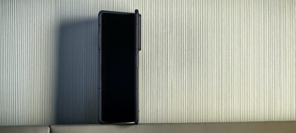 Honor Magic V2 – най-тънкият в своя клас