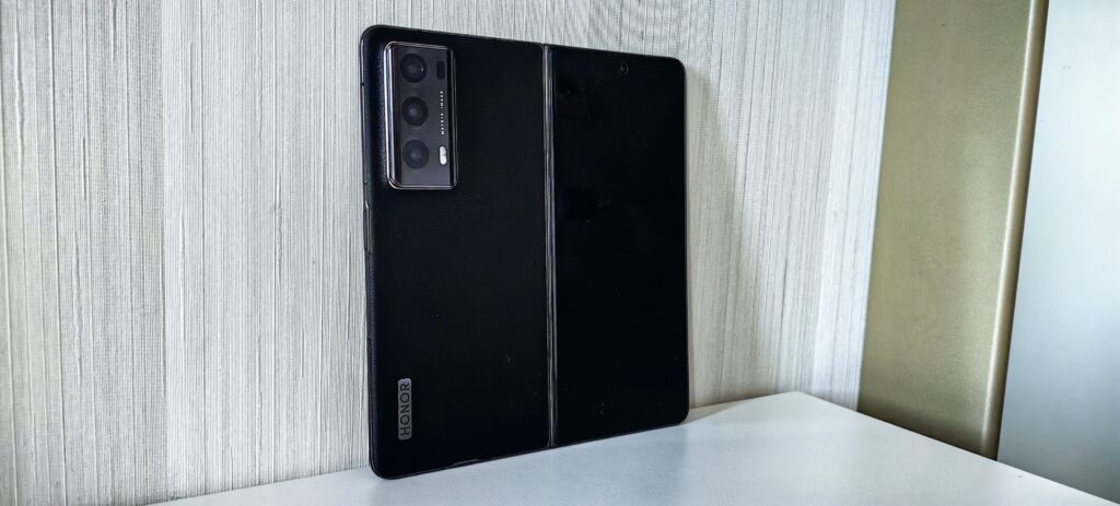 Honor Magic V2 – най-тънкият в своя клас