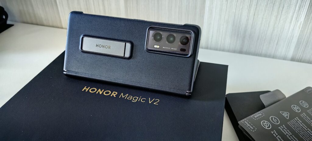 Honor Magic V2 – най-тънкият в своя клас