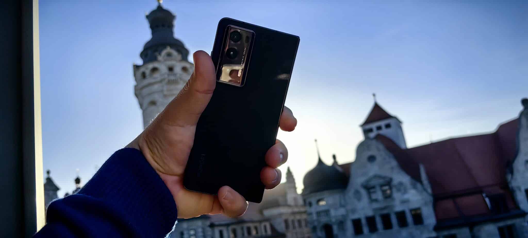 Honor Magic V2 – най-тънкият в своя клас
